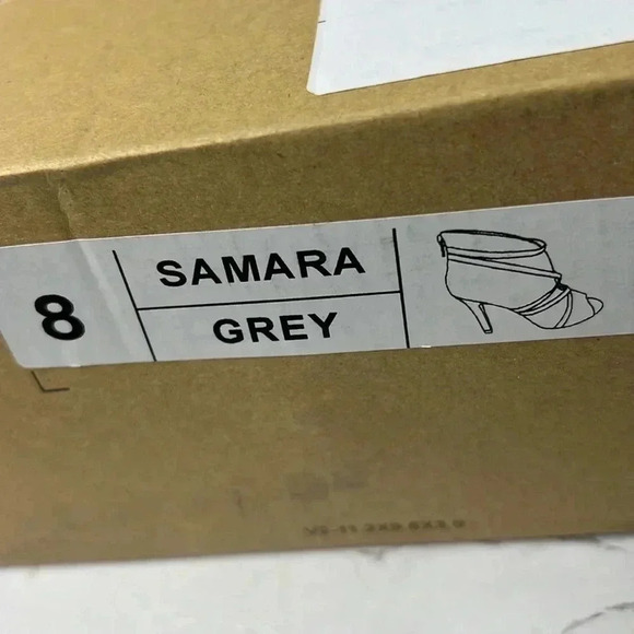 Journee Collection Women's Wide Width Samara Bootie Size 8 - Picture 9 of 12